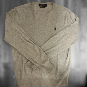 Ralhp lauren tröja - Riktigt härlig Ralph lauren tröja i väldigt fint skick🍁. Storlek S men passar XS.   Skorv vid frågor eller funderingar🤝