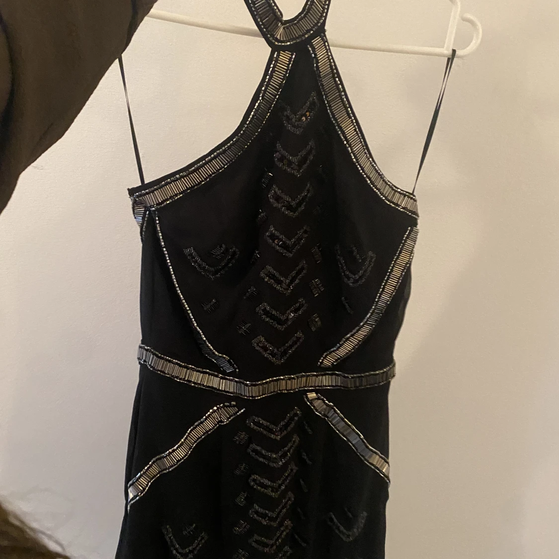 Svart klänning med paljetter - 90