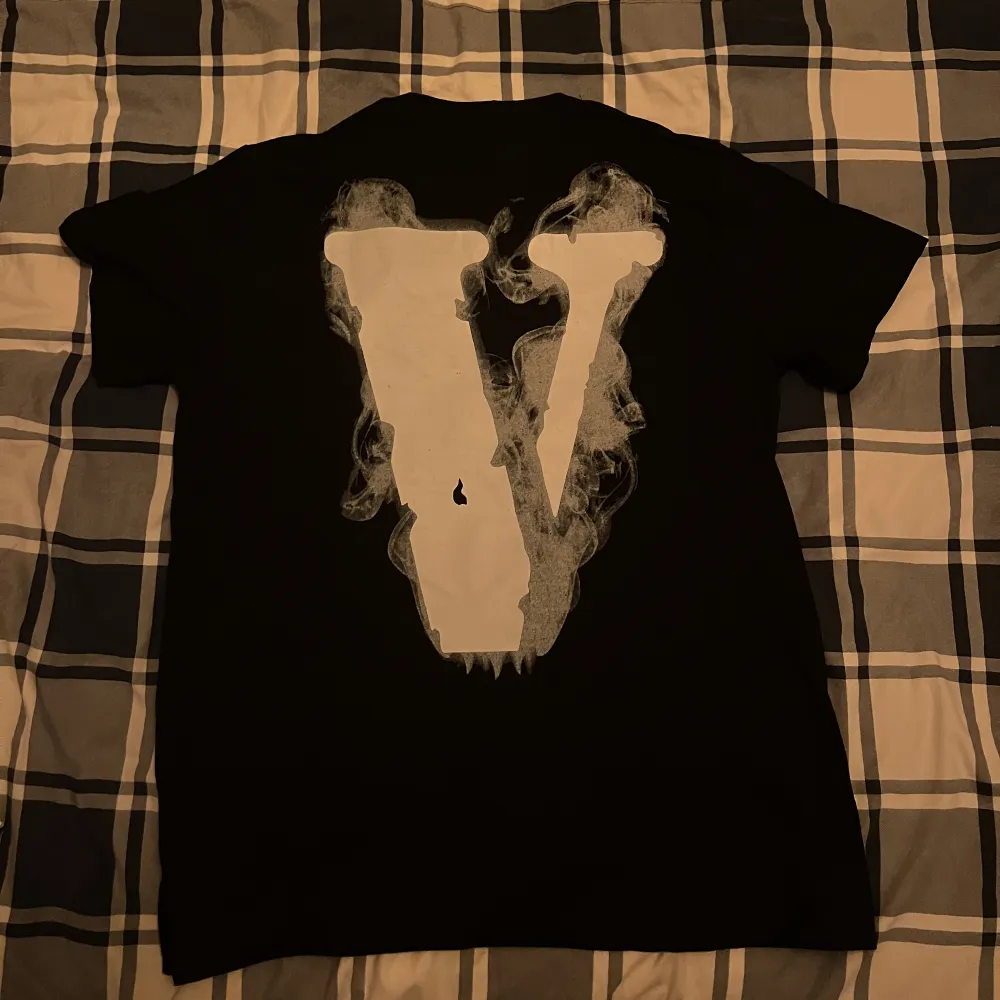 Fet ”Fog Vlone” t-shirt. Helt ny. . T-shirts.