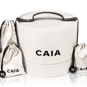 Till salu Caia kalender  - Jag har råkat köpa två stycken kalendrar därav säljer jag den ena i färgen MEDIUM.  Kan skicka bild på den men den är dessvärre i postkartongen och är oöppnad❤️