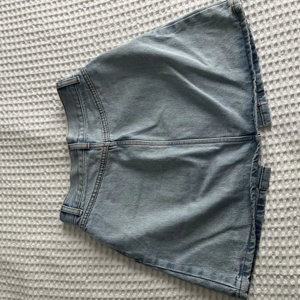 Jeans kjol från Asos, petite passformen storlek 34 . Kjolar.