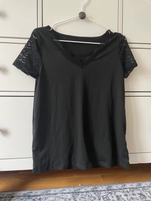 Spets tröja  - Snygg spets tröja för lågt pris! 