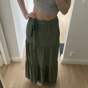 Kjol - Super söt kjol som köptes när jag va utomlands o användes två gånger där men aldrig igen, valde därför att sälja dom