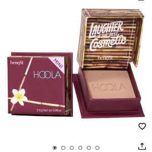 Benefit hoola bronzer  - Hoola bronzer från benefit använd ett par gånger men tycker inte färgen passar mig. Köpt för 250 kr