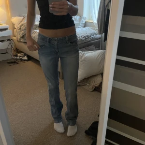 lågmidjade jeans - Säljer dessa snygga lågmidjade jeans! Bra skick!! Skriv vid funderingar eller för fler bilder💖💖