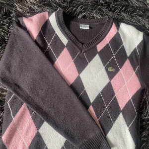 Stickad tröja - Det synliga tecknet på andvändning är det noppriga 