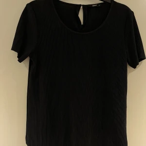 Festlig topp från Only  - Snygg topp från Only 