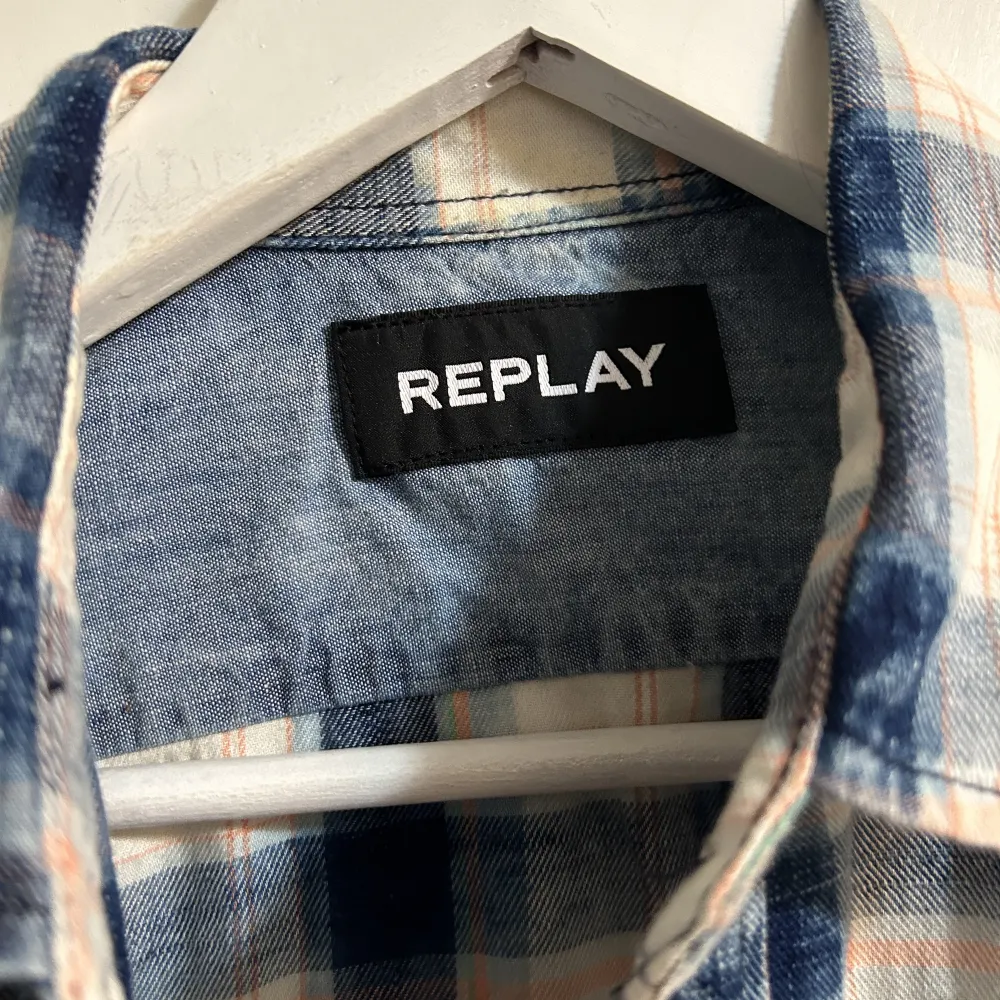 Replay skjorta som inte kommer till användning. Använd fåtal gånger, dock så skön!. Skjortor.