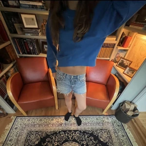 Blå tröja!! - säljer en så mysig blå tröja som inte kommer till andvändning längre!!