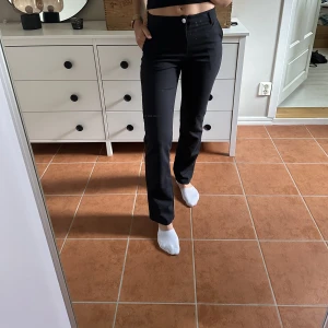 Kostymbyxor från STOCKH LM - Endast använda en gång. Superskönt och fin passform🌸 