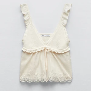 Zara topp - Helt oanvänd med prislapp och slutsåld, nypris 329kr❤️ M men passar även S och går att knyta åt under brösten 