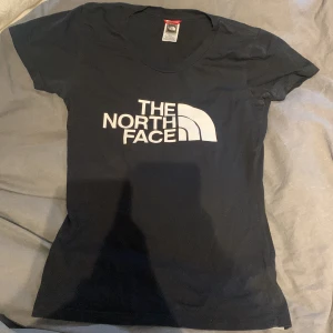 The North Face T-shirt - Fint skick, blivit för liten för mig