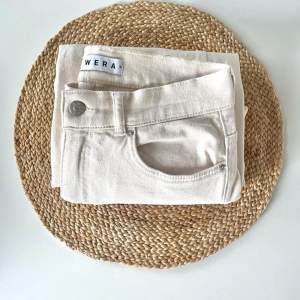 WERA jeans storlek 36. Cremevita. Originalpris 700 kr. Säljs för 450 kr ( frakt inkluderad i priset).