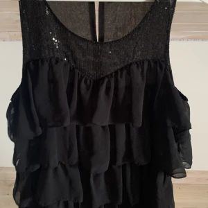 Topp från Gina  - Kommer ej till användning, köpare står för frakt, pris kan diskuteras❤️❤️