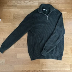 Zara Halv zip - Säljer oanvänd tröja, Nypris: 400 kr, kom PM för frågor! 