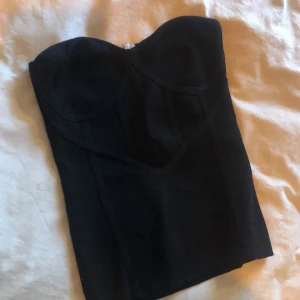 Superfin slutsåld topp från Zara - Sååå fin topp från zara men dessvärre blivit för liten för mig. Storlek S & aldrig använd!