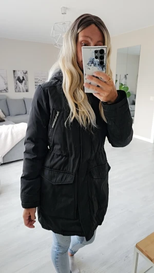 Peak performance vinterjacka - Supervarm och skön! Fint skick. Stl xs