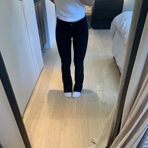 MIH jeans - Säljer dessa snygga flare jeans från MIH, använda fåtal gånger och är som i nyskick. 🩷