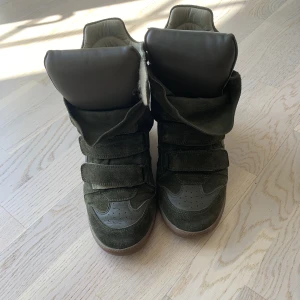 Isabel marant skor - Intressekoll på mina snygga isabel marant skor jag köpt från sellpy där de är kontrollerade. De är i bra skick och passar mig bra som har 38 i storlek  vanligtvis💗vill främst se vad jag kan få för dom, kan även tänka mig byta mot något runt samma värde💗💗💗