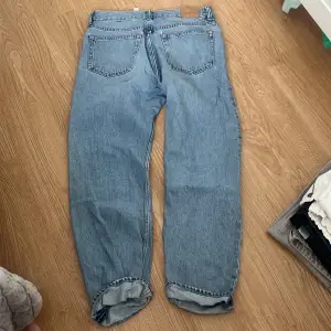 Snygga jeans i rymlig modell från weekday. Strl 28/30.