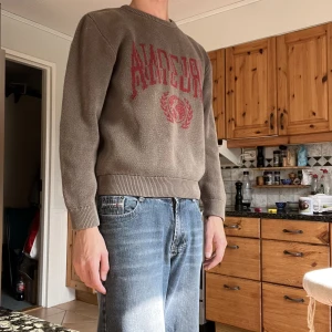 Brun tröja - tröja med arizona-tryck i oliv/brun färg. Storlek M, passar M unisex. Bra skick. 