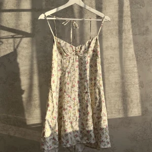 zara klänning - säljer för använder aldrig, strl xs/s