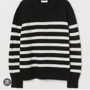 Stickad tröja  - Säljer denna stickade tröja från hm🥰🥰