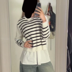 Cool tröja/skjorta - Jätte cool skjorta som sitter ihop med en annan tröja. Jätte bra nytt skick!