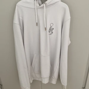 Hoodie - Säljer denna hoddie från margux diez egna mäste, nyskick stl s