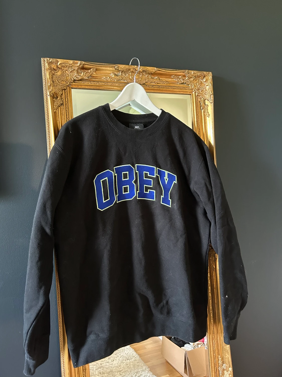 Obey sweatshirt 