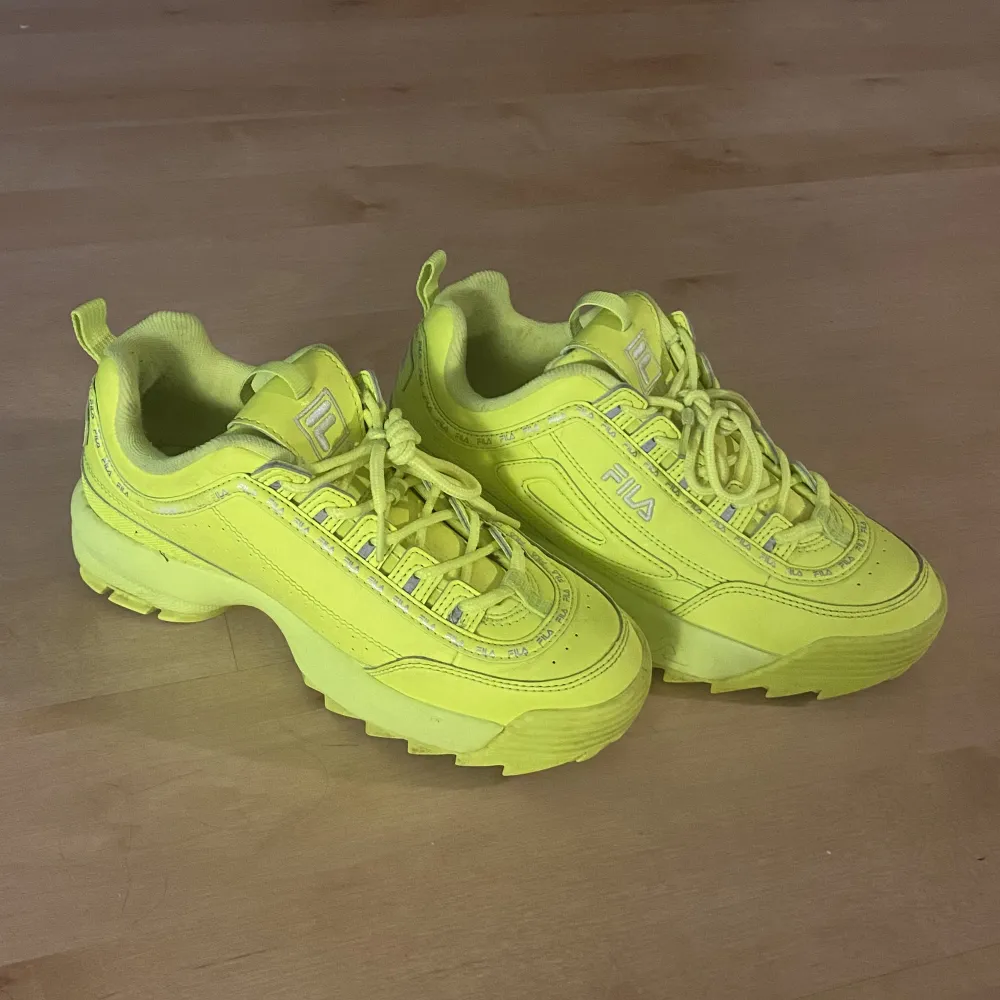 Neon gröna fila skor i storlek 39. I bra skick och inte använda mycket. Pris går att diskutera! . Skor.