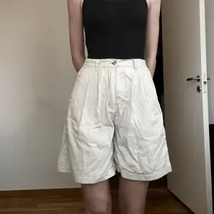  Bermudshorts /safari shorts/ långa shorts. 100% bomull.