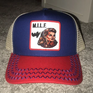 Signerad milfhunter keps  - En helt oanvänd milfhunter keps som är signerad av Leo 🔥skriv dm för frågor. Pris kan diskuteras 