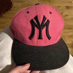 Keps - Rosa svart keps