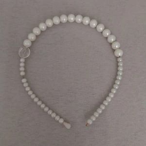 Vit hårband - Super fin hårband med vita pärler