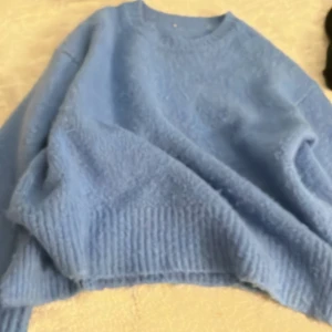 Zara tröja -  jättesnygg zara tröja jättebra skick nypris ca 350 köparen står för frakt💗