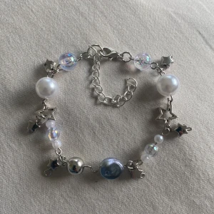 Armband - Gulligt handgjort armband. Skriv för frågor. Tryck inte på ”köp nu” direkt. Skriv till mig istället :D