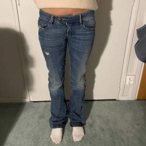 Sååå snygga Diesel jeans med så cool detalj där nere!!  Storlek W24 L32💝