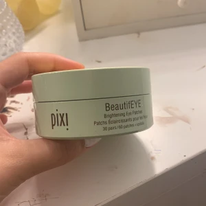  eye patches  - Pixi eye patches 20 par kvar( /40 eye patches) vitamin C, org pris 330kr för 30st mitt pris av 20st 150kr! Skriv vid frågor❤️