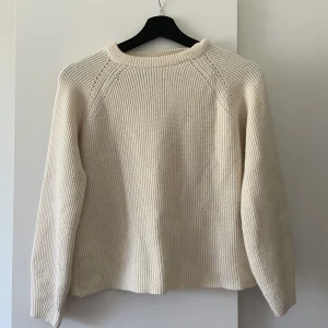 Stickad tröja  - En superskön stickad tröja från Only, inte använd ofta! Köptes för 400:- 