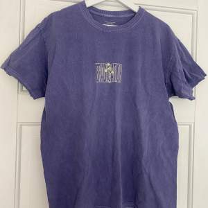 Oversized T-shirt med tryck från Urban outfitters i storlek S