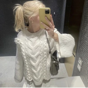 Stickad tröja  - Så fin stickad tröja från h&m storlek s 🤍 lånad bild ⭐️