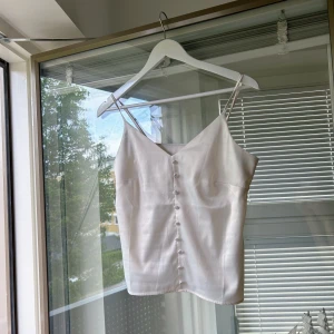 Vit topp - Vit siden topp, använd fåtal gånger 