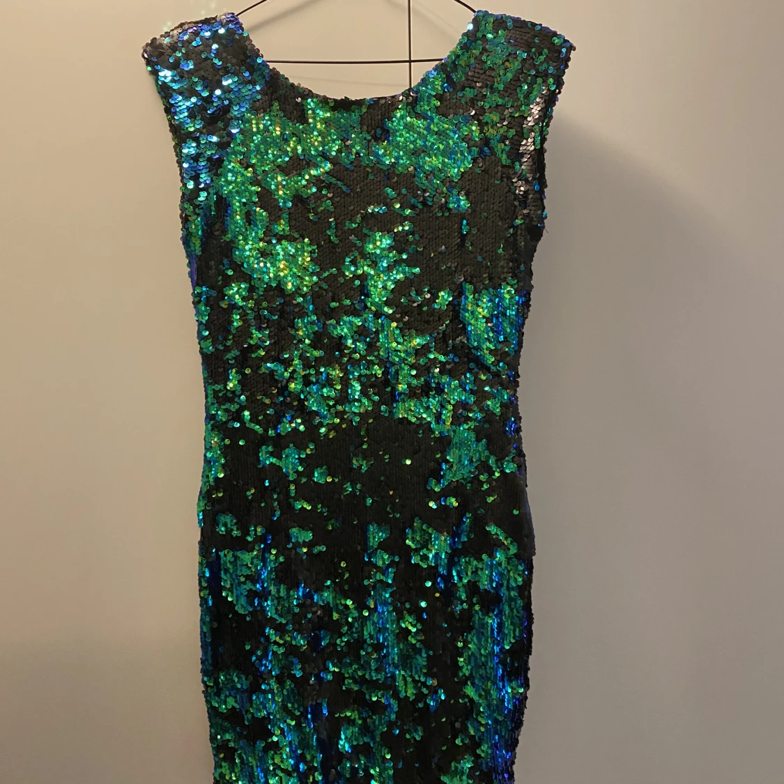 Kort paljettklänning