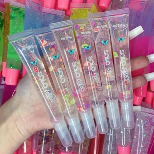 Fruity lipgloss  - Vegan lipgloss, 15ml tube. Väldigt återfuktade och glansig.  Innehåller vitamin E som är bra för läpparna. Betalar genom plick eller swish.