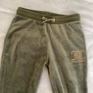 Juicy couture - Juicy byxor i barnstorlek ☺️Passar nog xxs-xs i längden 