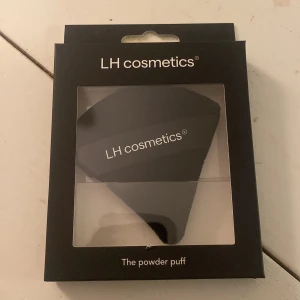 Helt ny LH cosmetics pondet puff - Oanvänd puder puff från LH cosmetics