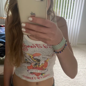 Ed Hardy linne 🎸⭐️ - Ed Hardy linne som är så gulligt men det är lite för kort för min smak och inte riktigt min stil längre. Jag har typ bara använt det en gång och det är köpt på Urban outfiten för 350. Pris kan diskuteras, buda gärna. ❤️❤️❤️