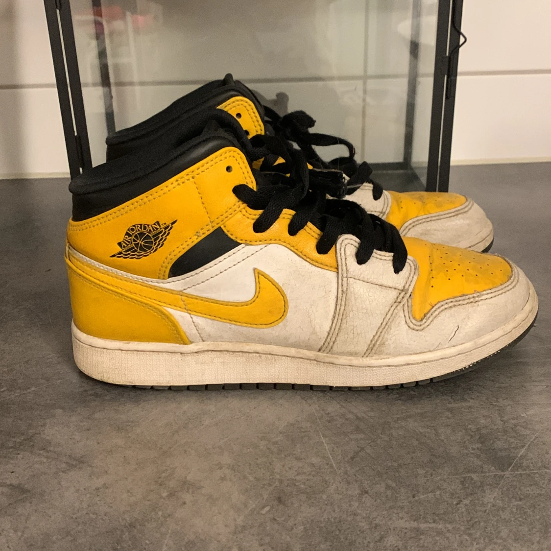Jordan 1 mid University Gold - 91