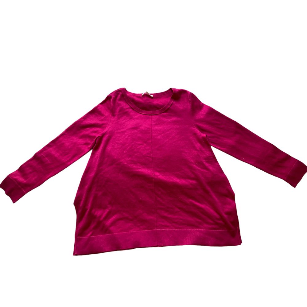 En rosa lite tjockare långärmad tröja med slits, typisk Stockholmsstil. Fick av en vän, aldrig använt, som ny 💕. Tröjor & Koftor.